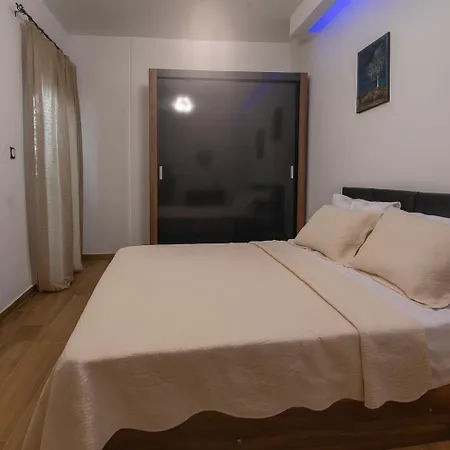 Luxe Suite, Chrysa's Private Getaway *