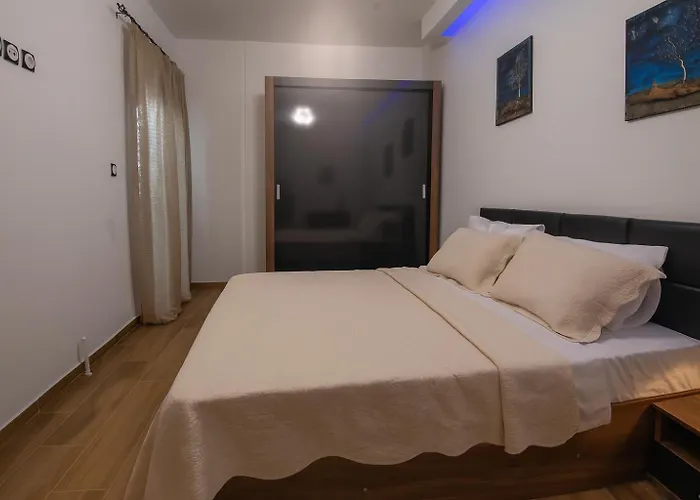 Luxe Suite, Chrysa's Private Getaway *